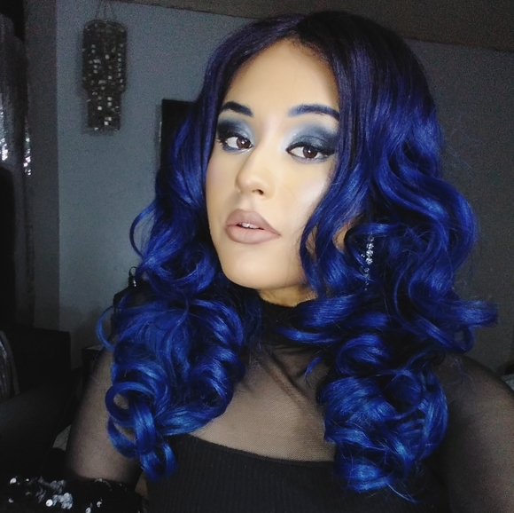 Clothes & Accessories - Picture 4 of 7